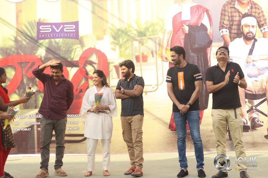 Naandhi-Team-at-Guntur-Success-Meet-